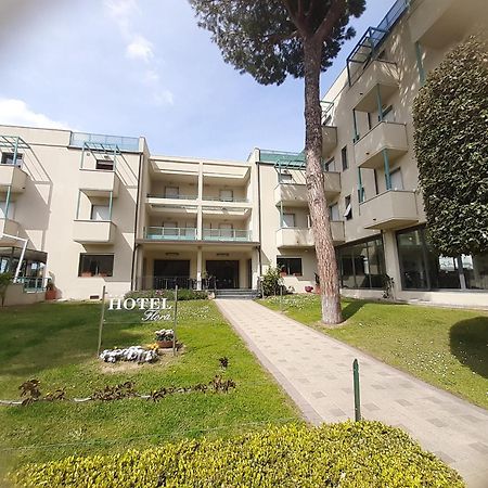 Hotel Flora マリーナ・ディ・ビッボーナ エクステリア 写真